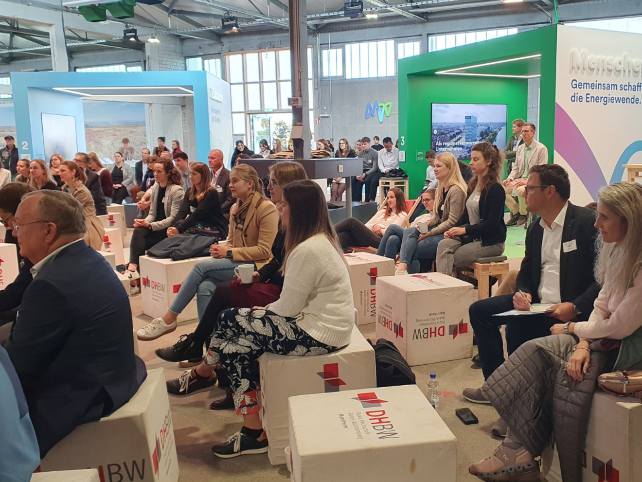 6.10.2023: 25-jähriges Jubiläum International Business - Zum IB-Läum kamen zahlreiche Alumni aber auch (ehemalige) Mitarbeiter*innen der Studienrichtung