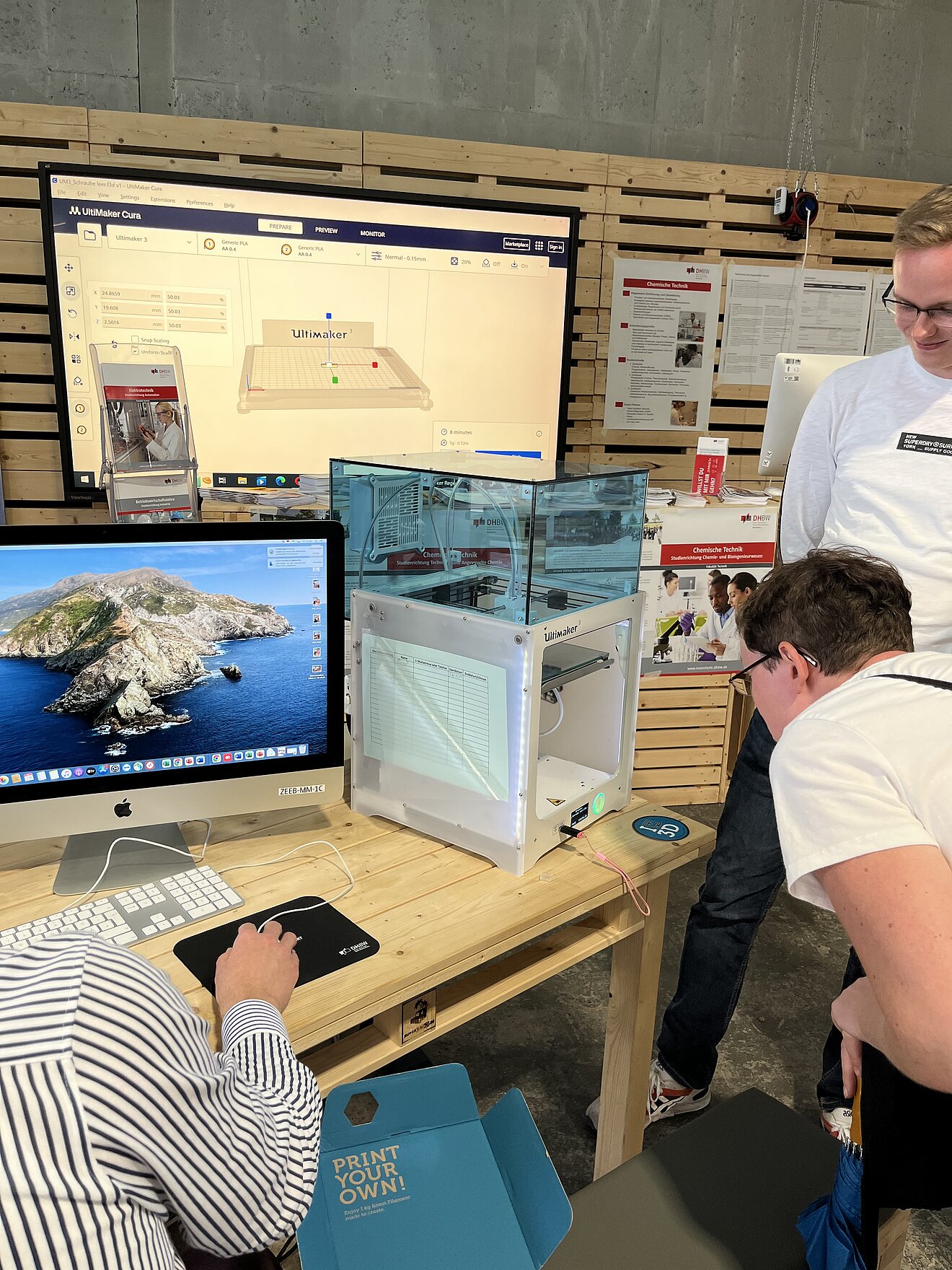 28.07.2023: Der Studiengang Chemische Technik lädt zum gemeinsamen Austesten eines 3D-Druckers ein.