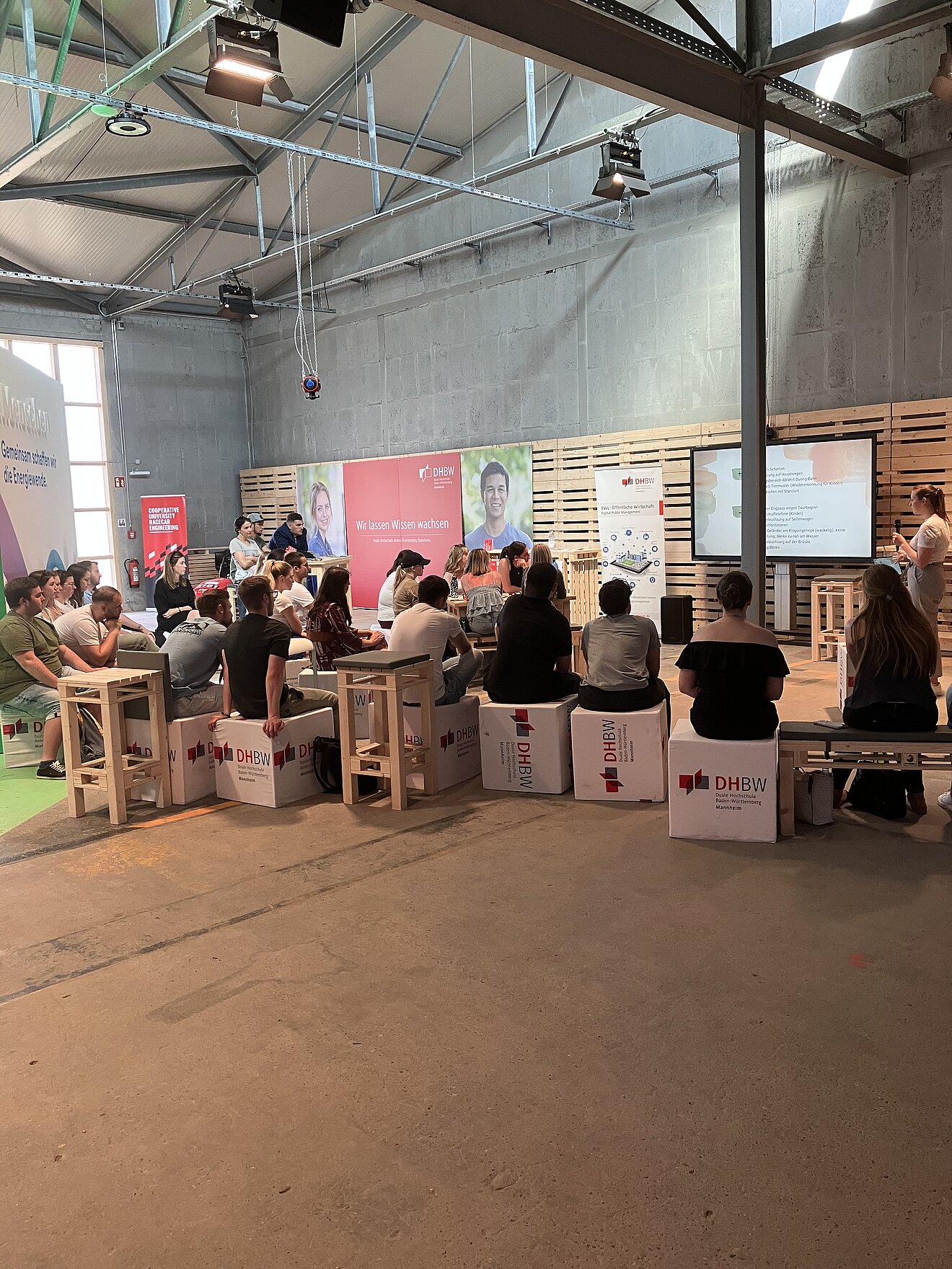 Studiengang BWL - Öffentliche Wirtschaft: Präsentation der Data-Walk-Ergebnisse am 7.6.2023