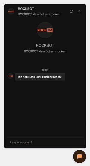 Startansicht des Chatbots bei Rock FM mit weißem Text auf schwarzem Hintergrund. 