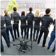 Das studentisches Team mit ihren Drohnen am Campus der DHBW Mannheim.